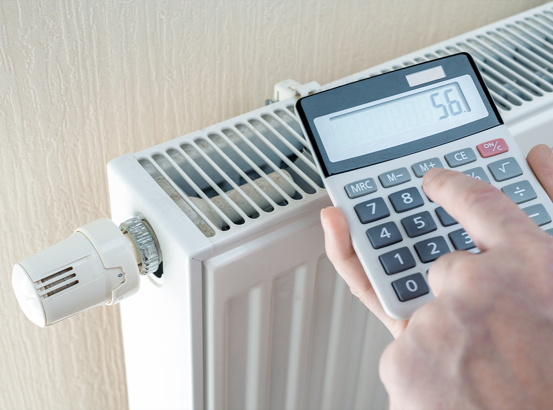 saving-natural-gas-energy-efficiency-home-hands-with-calculator-consider-cost-heating-cold-season-expensive-heating-costs (1)